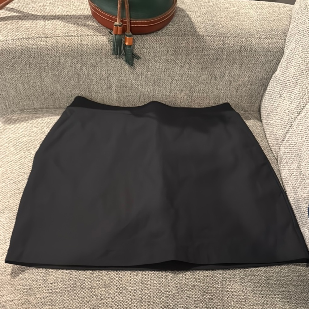 Women's Meta Skirt size small